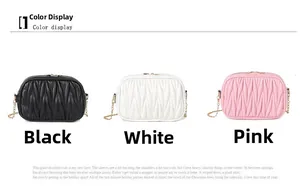 Trois coloris du sac à bandoulière matelassé avec chaînes dorées et texture plissée douce