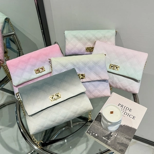 Borsa A Tracolla Da Donna In Pelle PU Trapuntata A Rombi Sfumata Catena Dorata Chiusura A Girello Elegante