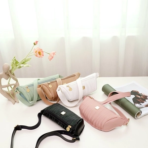 Borsa Da Petto Pieghettata Da Donna In Pelle PU Borsa A Tracolla Marsupio Con Hardware Dorato Tracolla Larga Regolabile Moda Casual