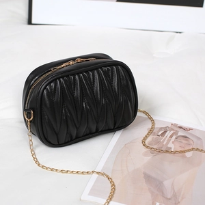 Élégant sac à bandoulière en cuir PU plissé noir avec chaîne dorée pour femmes
