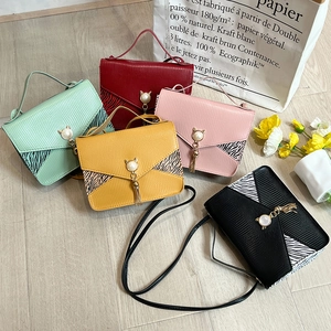 Sac À Épaule Femme Mode Cuir PU Texture Lézard Imprimé Zèbre Boucle Chat Künstliche Perle Détail Frange Sac Bandoulière