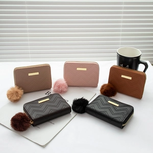 Women Short Wallet PU Leather Chevron Quilted Zipper Small Purse With Pom Pom Pendant Card Holder Fashion Compact