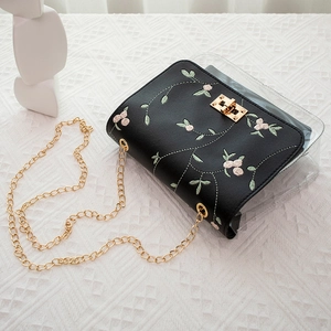 Sac carré transparent en PVC avec broderie florale et bandoulière chaîne dorée