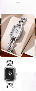 Gros plan sur une montre à quartz carrée avec lunette en strass et bracelet chaîne