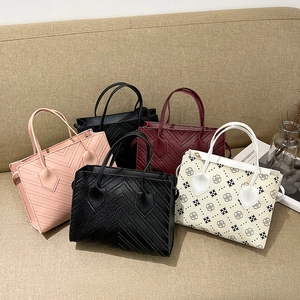 Women Chevron Quilted Handbag PU Leather V-Shape Top Handle Shoulder Crossbody Mini Tote Bag Daily Casual Fashion Ladies