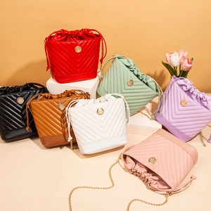 Sac Seau Femme En Simili Cuir Matelassé À Chevrons Fermeture À Cordon Bandoulière Chaîne Dorée Mode
