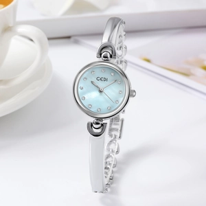 Montre Bracelet Jonc Quartz Élégante Pour Femme Cadran Rond Avec Accents En Strass Bracelet En Alliage Étanche