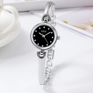 Montre bracelet GEDI argentée pour femme avec cadran noir épuré et index en cristaux