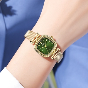 Montre carrée minimaliste pour femme avec cadran vert émeraude et bracelet doré