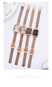 Détail de quatre montres à quartz carrées avec chiffres romains et bracelets en maille