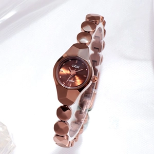 Montre à quartz GEDI pour femme avec bracelet chaîne or café et cadran arrondi