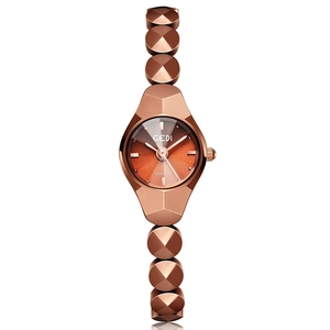 Montre bracelet géométrique élégante en or rose pour femme avec mouvement à quartz et boîtier