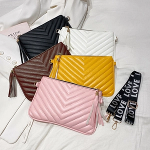 Borsa A Tracolla Trapuntata In Pelle PU Da Donna Con Decorazione Nappa Ampia Tracolla In Tessuto Stampa Lettera Love Borsa Busta