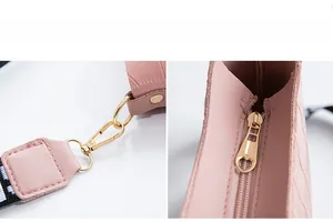 Détails du cuir rose effet crocodile avec quincaillerie dorée et bandoulière tissée
