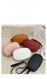 Sacs bananes en cuir matelassé en cinq couleurs avec surpiqûres et sangles réglables