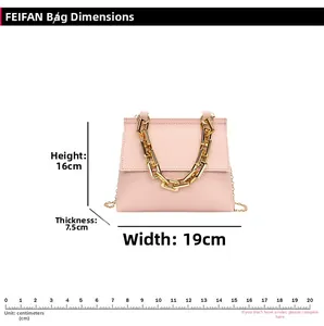 Guide des tailles détaillé pour sac à main rose poudré avec poignée chaîne dorée