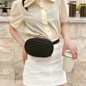 Sac ceinture ovale noir matelassé en V pour femme avec sangle en cuir réglable