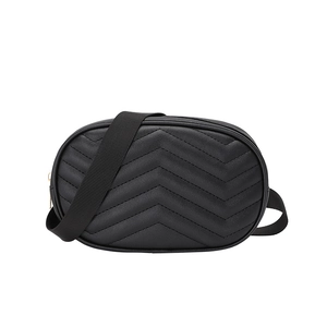 Sac banane en cuir noir matelassé à chevrons avec bandoulière réglable en nylon
