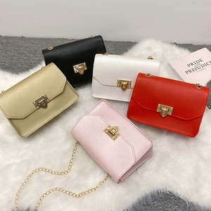 Borsa A Tracolla Quadrata Da Donna Moda Minimalista In Pelle PU Borsa A Spalla Con Catena In Metallo Patta E Serratura