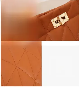Gros plan du fermoir rotatif doré et des coutures matelassées sur le sac en cuir marron
