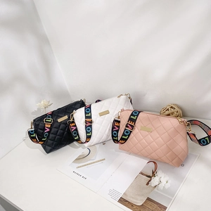 Quilted Rhombic Shoulder Bag PU Leather Crossbody Purse With Round Coin Pouch Wide Letter Print Strap Gold Hardware For Women Daily Fashion