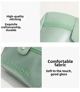 Détail du sac en cuir vert menthe montrant les coutures de qualité et le logo FASHION
