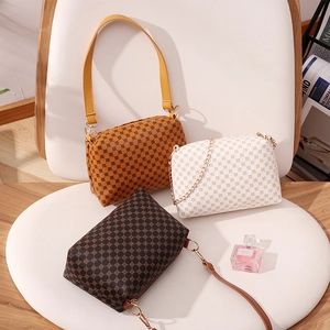 Retro Monogram Crossbody Bag For Women Vintage PU Leather Shoulder Bag With Metal Chain Strap Fashion Pillow Bag