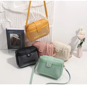 Mini sacs bandoulière en similicuir coloré avec fermoir magnétique et motif Fashion