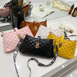 Borsa Sottobraccio in Pelle PU Trapuntata da Donna Con Tracolla a Lettere LOVE Piccola Borsa a Tracolla a Rombi Casual