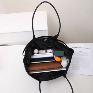 Grand sac cabas noir pour femme avec intérieur spacieux pour tablettes et objets du quotidien