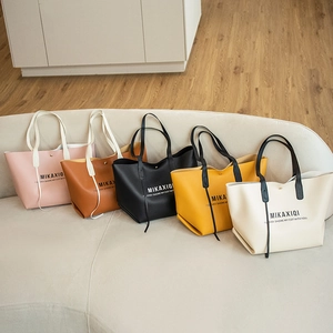 Sac Fourre-tout Pour Femmes Grande Capacité Cuir PU Imperméable Décontracté Voyage Sac À Épaule Imprimé Lettre Tendance
