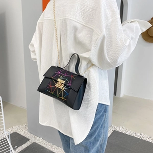Damen Handtasche aus schwarzem PU-Leder mit schillerndem geometrischem Muster und Kette