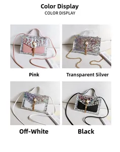 Détail de mini sacs à bandoulière en rose, argent, crème et noir avec boucles en perles