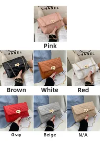 Sac à bandoulière matelassé avec chaîne pour femme disponible en sept coloris variés
