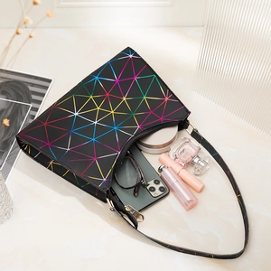 Schwarze geometrische Laser-Schultertasche mit reflektierendem Muster und viel Stauraum