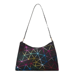Damen Schultertasche in Schwarz mit bunten geometrischen Mustern und Reißverschluss