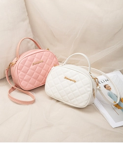 Détails de petits sacs à main en cuir PU matelassé rose et blanc avec logo doré chic