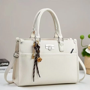 Sac À Main Femme En Cuir PU Élégant Sac Bandoulière Motif Litchi Avec Fermoir Métallique Doubles Poignées Et Pendentif