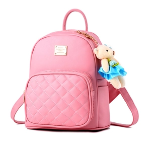 Zaino trapuntato rosa da donna in ecopelle con un simpatico ciondolo a forma di orsetto
