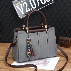 Sac À Main Femme En Cuir PU Mode Sac Bandoulière Color Block Avec Pompon Pendentif LOVE Grande Capacité Sac Besace