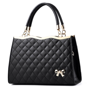 Schwarze gesteppte Handtasche für Damen mit goldener Schleife und Metallgriff-Details