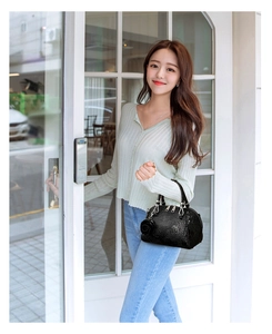 Fashionable black crocodile pattern shell handbag with silver zippers and flower charm