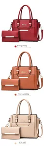 Ensemble de trois grands sacs cabas avec portefeuilles assortis en rouge, jaune et kaki