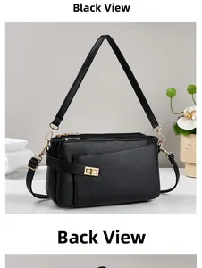 Dettaglio della pelle nera martellata e della chiusura a scatto dorata della borsa a spalla