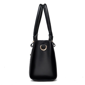 Sac à main élégant en cuir PU noir avec finitions dorées et profil trapèze