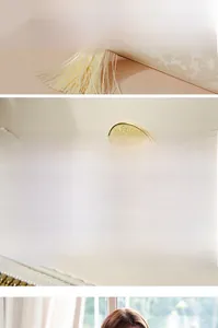 Détails des glands élégants et de la fermeture magnétique sur le sac blanc gaufré