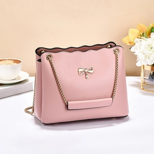 Women PU Leather Shoulder Bag Scallopped Edge Golden Bow Pendant Elegant Fashion Crossbody Handbag Chain Strap