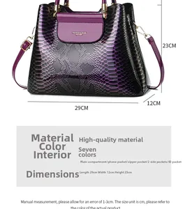 Détail du sac à main violet motif crocodile avec dimensions et poches intérieures