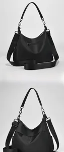 Detailansicht der schwarzen Hobo-Tasche mit Nylon-Textur und doppelten Trageriemen