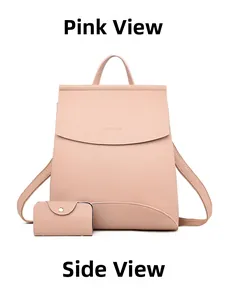 Detailansicht eines rosa Rucksacks mit passender Mini-Brieftasche aus genarbtem Leder